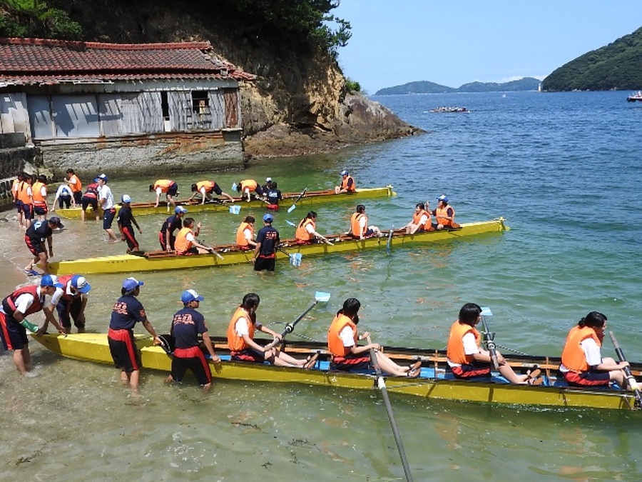 宇和島東高が創立120周年「校内ボートレース」を開催